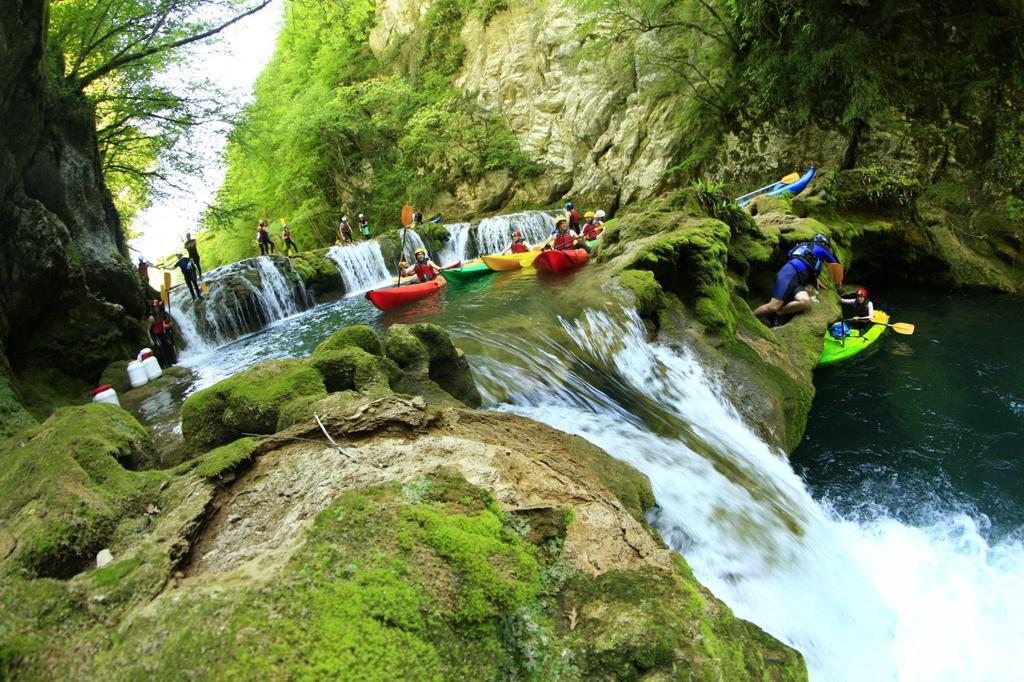 Falling Lakes Hostel Korenica Exterior foto